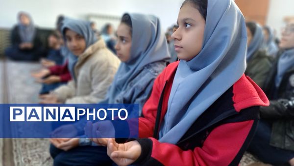 دانش‌آموزان دبیرستان حاج رحمت‌اله شیروانی در سوگ حضرت فاطمه زهرا(س)