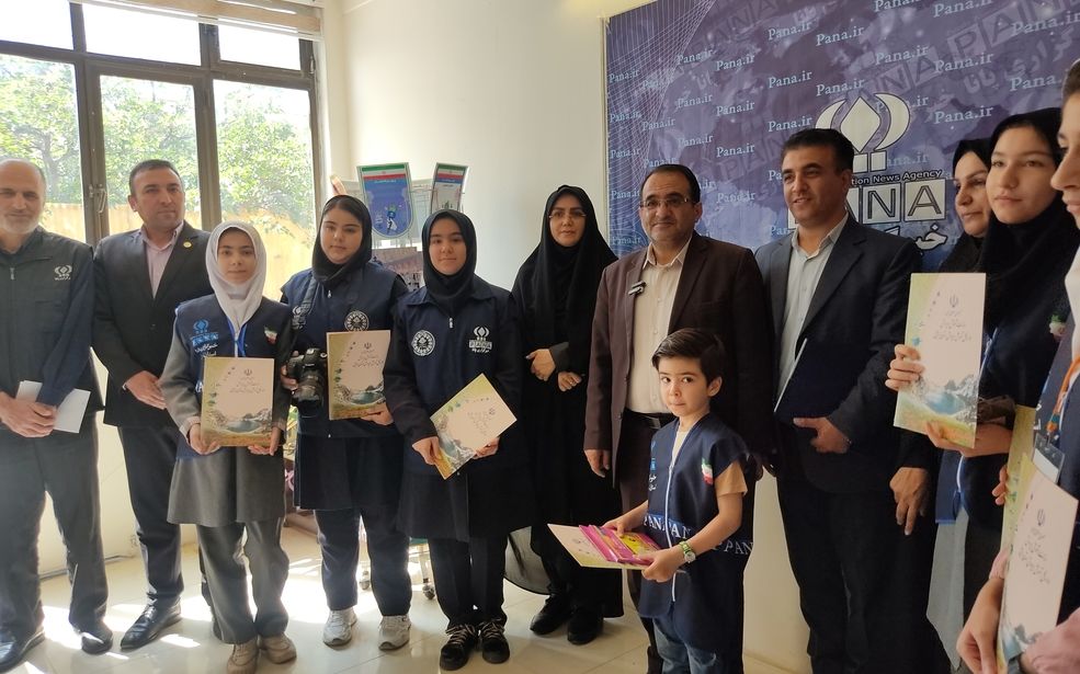 تجلیل مدیر کل آموزش وپرورش استان اردبیل از دانش آموز خبرنگاران پانا