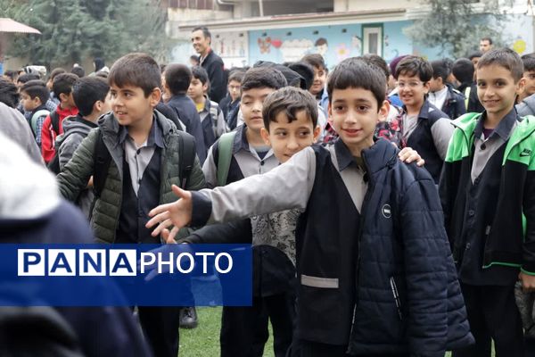 صبحگاه دانش در دبستان خیراندیشان گرگان