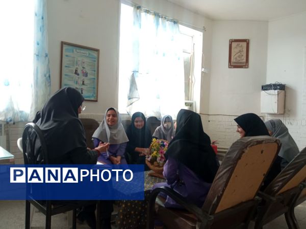 دومین جلسه شورای دانش آموزی در مدرسه تکتم خلیل آباد 