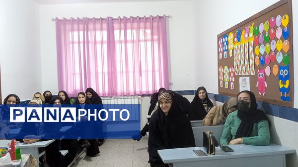 جلسه انجمن اولیا و ارائه کارنامه های هشدار به والدین در مدرسه شهید نجفی فدافن