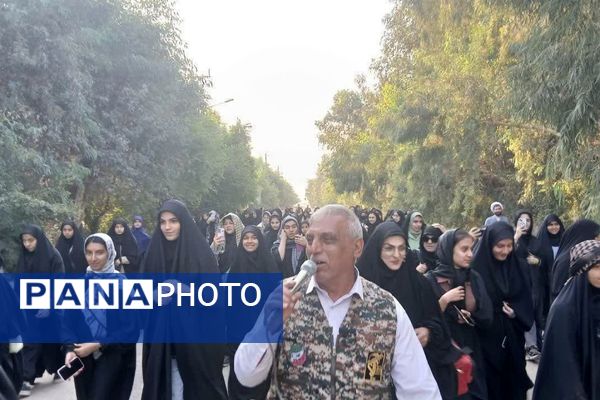 لحظات ناب در دیار نور، کنار شهدا 