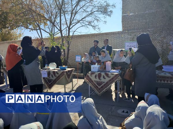 شور و هیجان در حیاط مدرسه