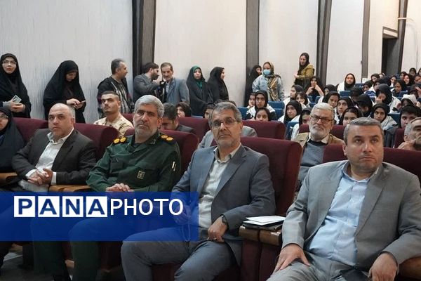 اعزام دانش‌آموزان دختر شهرستان‌های تهران به اردوهای راهیان نور