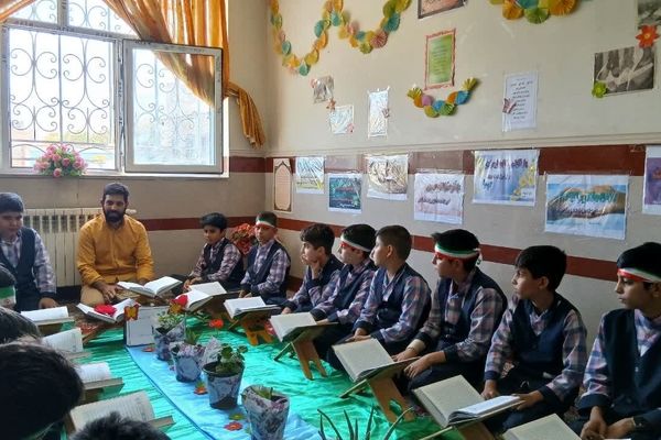 برپایی مراسم انس با قرآن کریم و مسابقات ورزشی در مدرسه شهید بختیاری شازند