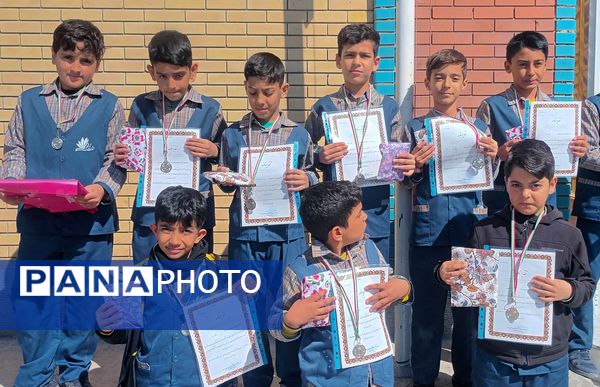 مراسم تقدیر و اهدای جوایز به تیم های برتر مدرسه پویندگان فرهنگ خلیل اباد