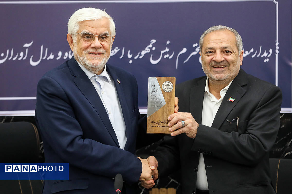دیدار معاون اول رئیسجمهور با اعضای باشگاه و مدالآوران المپیادی
