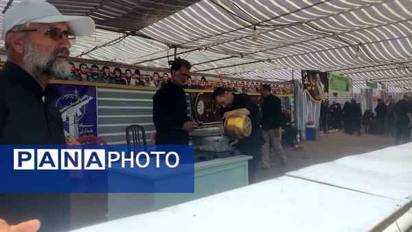 پیاده‌روی زائران در دهه پایانی ماه سفر جاده قدیم نیشابور به سمت مشهد