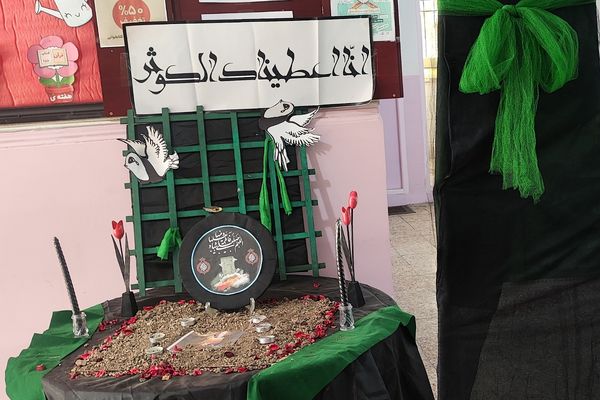 نمک‌گیر سفره مادر هستیم