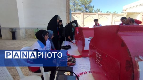 برپایی میز خدمت در مصلی نماز جمعه شهرستان خلیل‌آباد