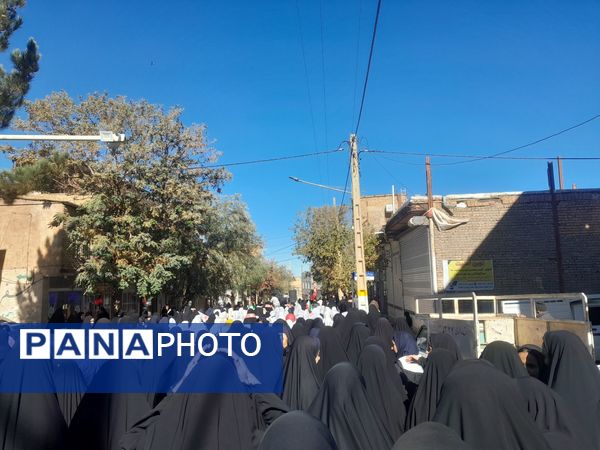 حضور پرشور و حماسه‌آفرین دانش‌آموزان نسر در راهپیمایی یوم‌الله ۱۳ آبان
