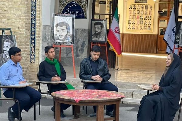 اجرای برنامه زنده تلویزیونی «صبحانه» از دبیرستان ماندگار امام صادق(ع) قم