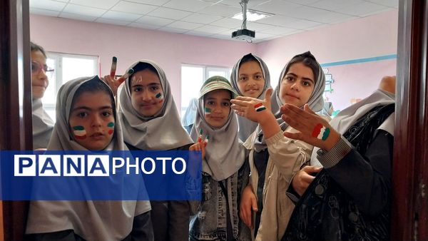 شکوه حضور دانش‌آموزان شهید مطهری در راهپیمایی ۱۳ آبان