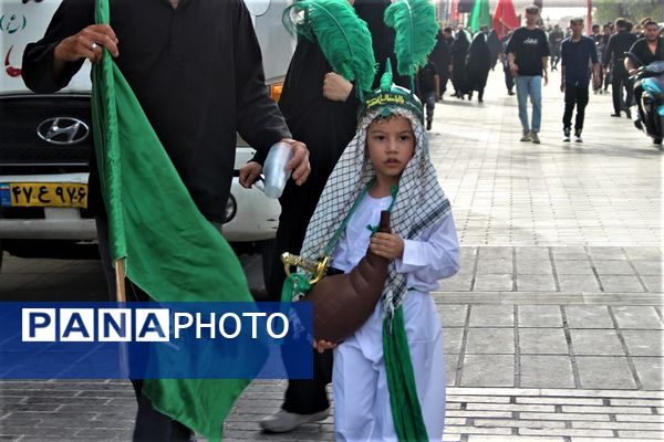 حضور پرشور کودکان قمی در دسته‌های عزاداری روز تاسوعا 