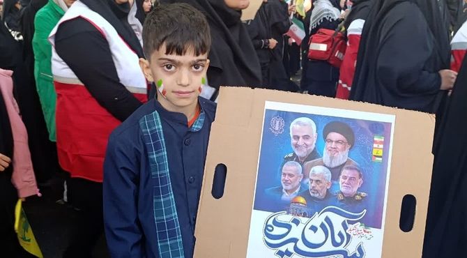 فرزندان ایران در روز ۱۳ آبان در خیابان ولی‌عصر(عج) شهرستان شهریار