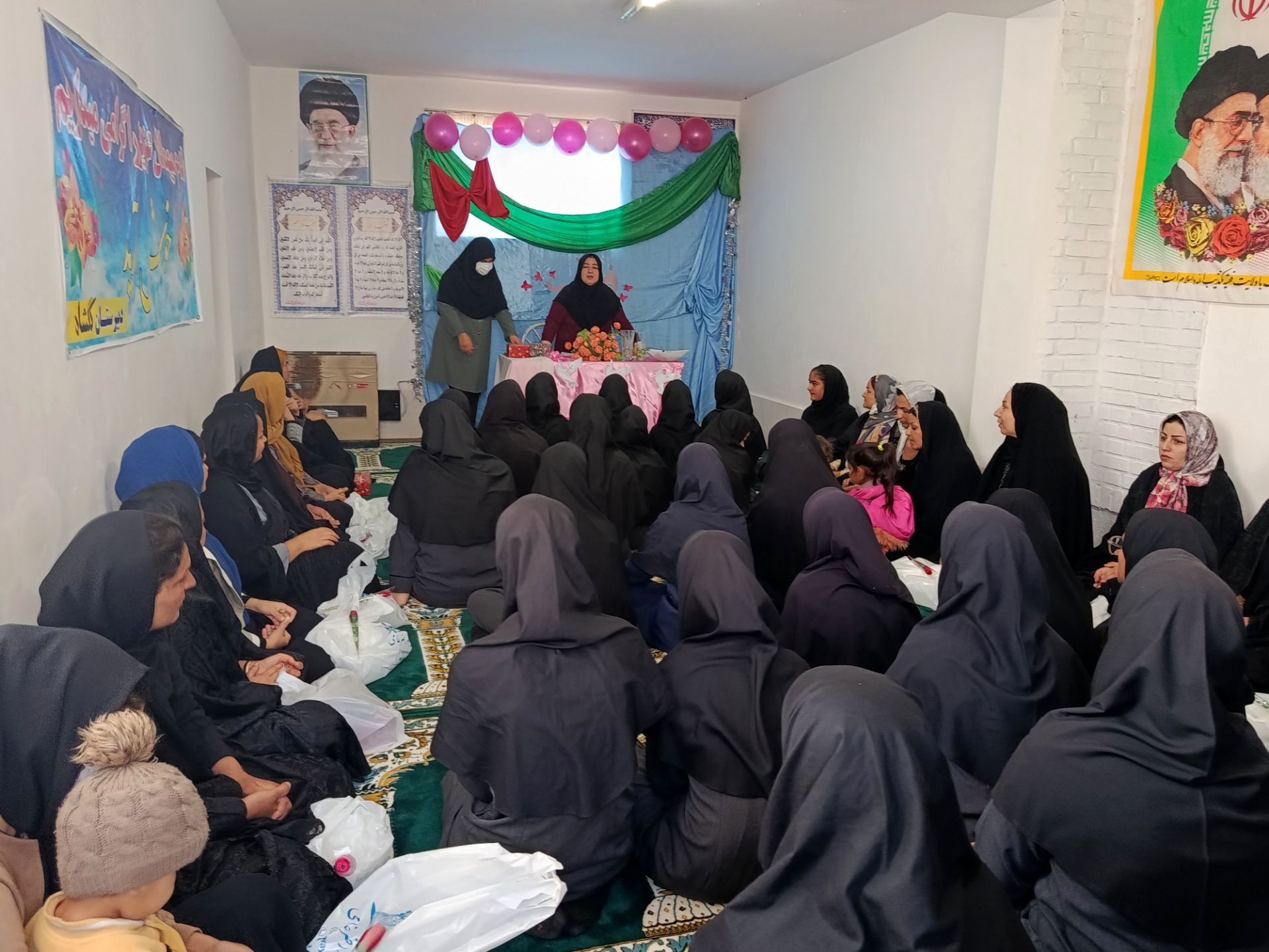 جشن روز مادر و ولادت حضرت زهرا (س) در مدرسه گلشاد خلیل آباد