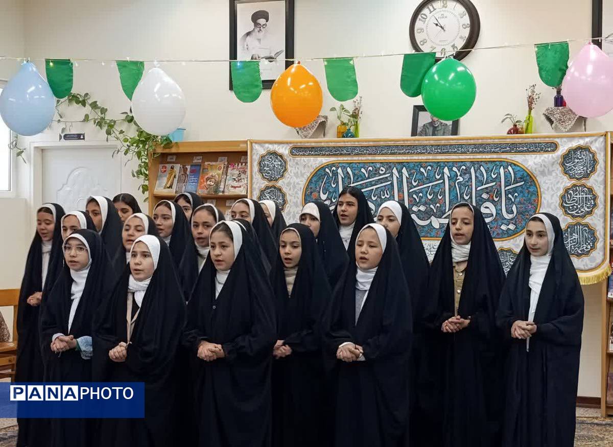 تقدیر از مادر شهید مهدی زاهدلویی در کتابخانه امام علی(ع) قم