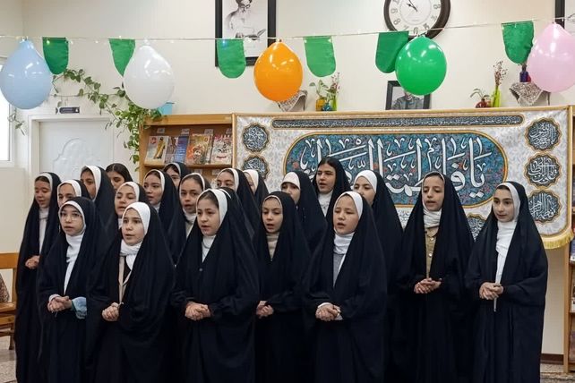 تقدیر از مادر شهید مهدی زاهدلویی در کتابخانه امام علی(ع) قم