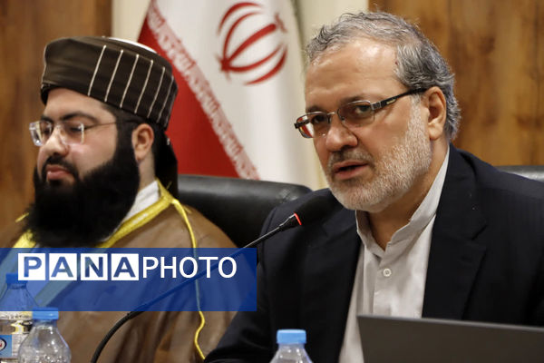 نشست وحدت علمای شیعه و اهل سنت در دانشگاه آزاد اسلامی مشهد 