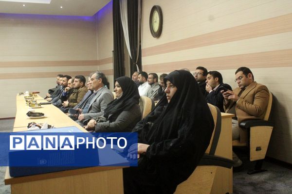 رونمایی و گردهمایی توجیهی و تبیینی بسته محصولات مدرسه‌ای ایرانمون در آذربایجان شرقی