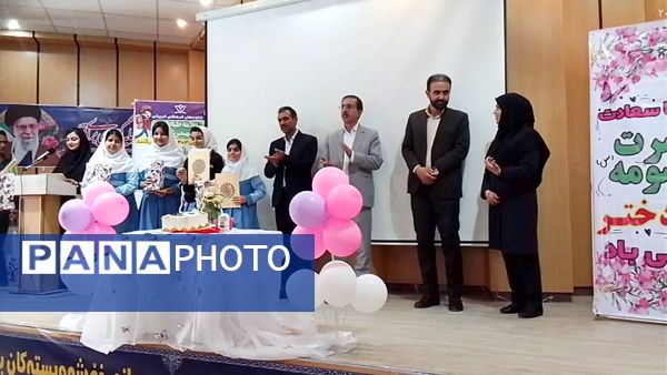 تقدیر از دانش‌آموزان مستعد در آستانه روز دختر