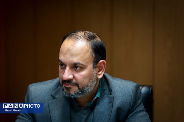 جلسه ستاد راهبری نظام مراقبت اجتماعی دانش‌آموزان (نماد)