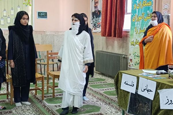 محاکمه سقراط در دبیرستان حضرت رقیه(س) ورامین