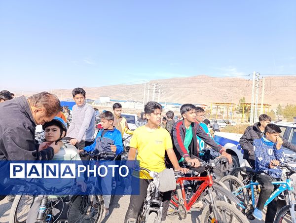 برگزاری همایش دوچرخه‌سواری در آشخانه به‌مناسبت روز دانش‌آموز 