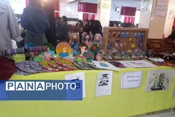 برپایی نمایشگاه به‌مناسبت هفته پژوهش در مدرسه کمایی‌مقدم یاسوج