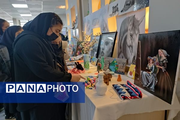 نمایشگاه صنایع و هنرهای دستی، تجسمی دانش‌آموزان در مدرسه دخترانه اندیشه یک اردبیل