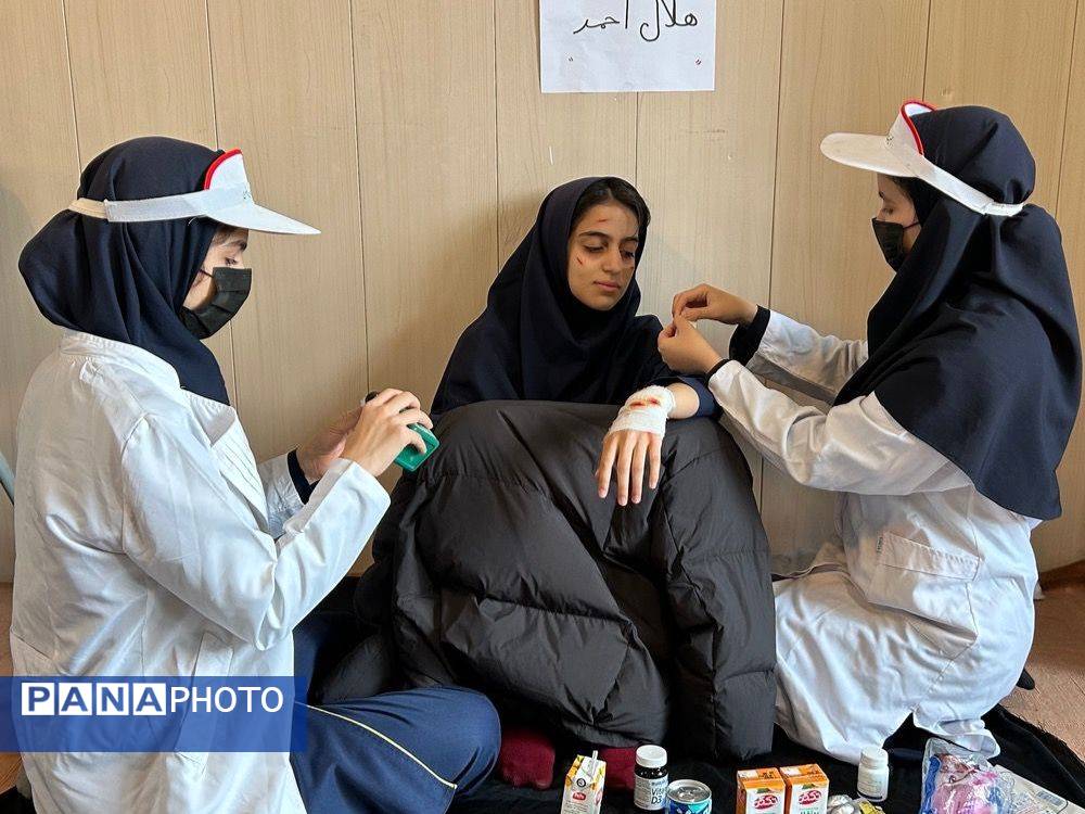  مانور زلزله و ایمنی در مدرسه دخترانه انیس خوش قدم 