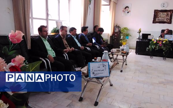 اولین جلسه انجمن اولیا و مربیان در دبیرستان نمونه اندیشه شهرستان کاشمر