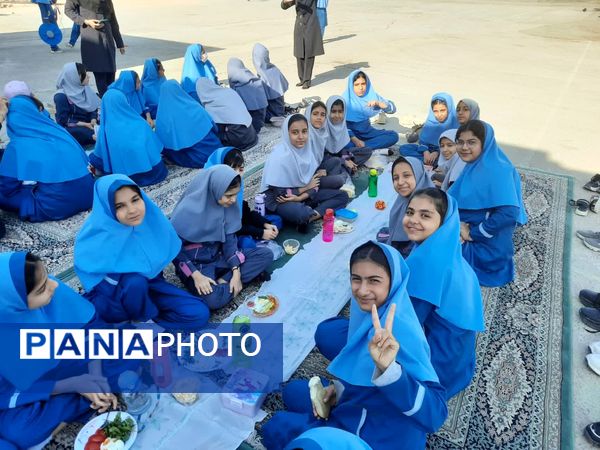 تخم مرغ، قهرمان کوچک سفره‌ها: جشنواره‌ای پرنشاط در دبستان دخترانه ام البنین