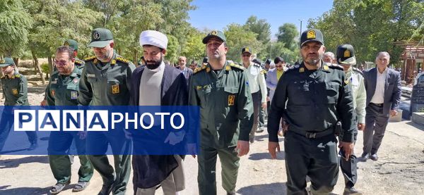 غبارروبی مزار شهدا به‌مناسبت هفته دفاع مقدس در نورآباد 