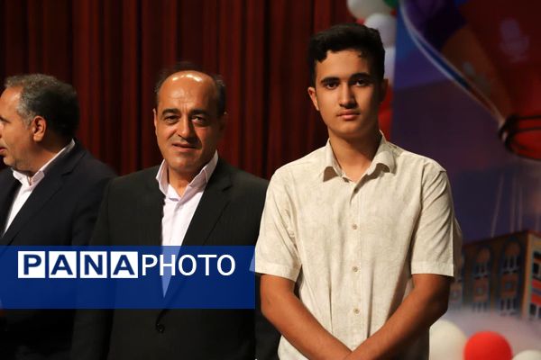 آیین نکوداشت منتخبین مرحله استانی چهل و سومین دوره مسابقات فرهنگی و هنری فردا
