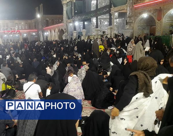 حرم حضرت معصومه(س) در شب شهادت برادر