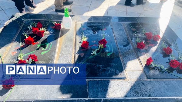 غبار روبی گلزار شهدای گمنام شهرستان باخرز 