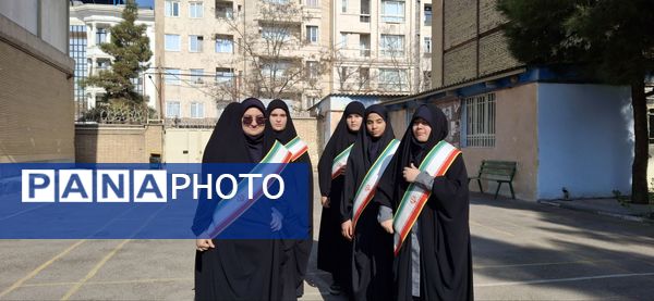 عطر شهادت در کلاس درس ؛ دانش آموزان شاهد وصال میزبان شهید گمنام شدند