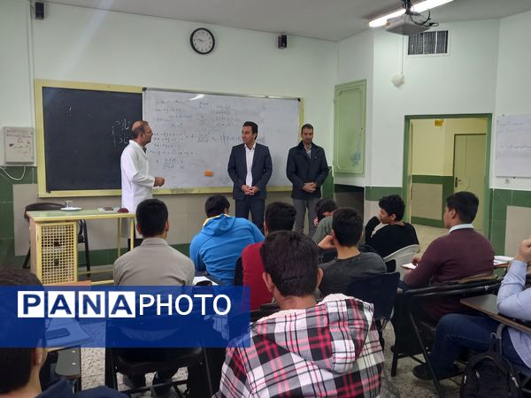 کلاس های تقویتی دبیرستان نمونه آیت الله خامنه‌ای کاشمر