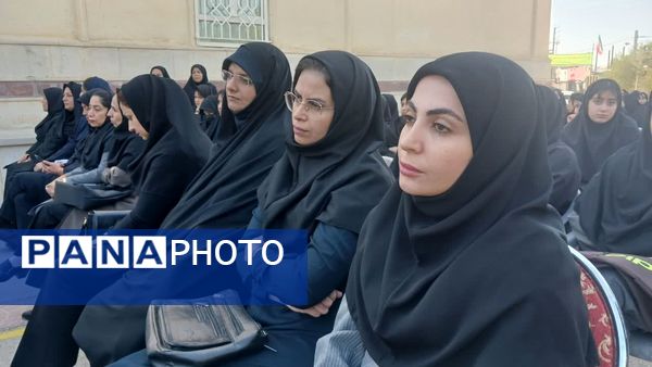 نواختن زنگ استانی مهر، ایثار و مقاومت در مدرسه نمونه دولتی ۹ دی به مناسبت آغاز سال تحصیلی و هفته دفاع مقدس