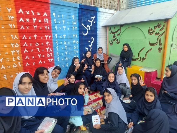 طعم همدلی، عطر امید در جشنواره غذای سلامت روان در مدرسه مهندس رحمانی فرد ناحیه یک مشهد مقدس