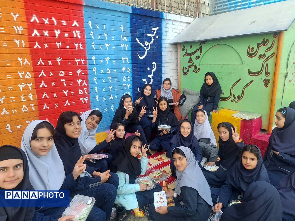 طعم همدلی، عطر امید در جشنواره غذای سلامت روان در مدرسه مهندس رحمانی فرد ناحیه یک مشهد مقدس