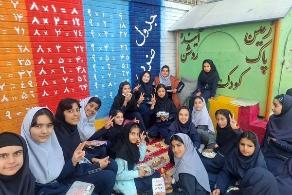 طعم همدلی، عطر امید در جشنواره غذای سلامت روان در مدرسه مهندس رحمانی فرد ناحیه یک مشهد مقدس
