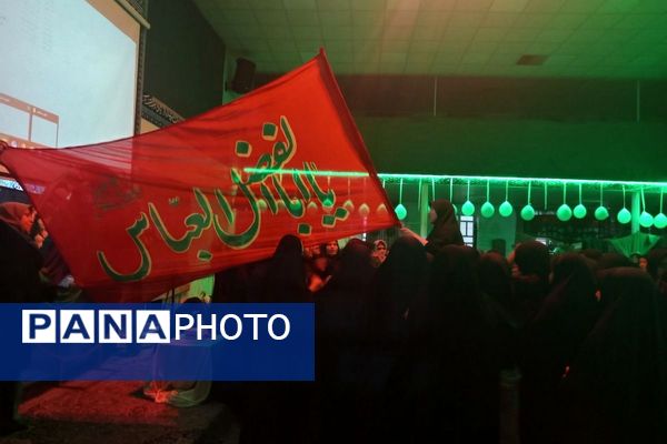 اعتکاف دانش‌آموزی رباط‌کریم با پرچم‌گردانی حضرت ابوالفضل(ع)