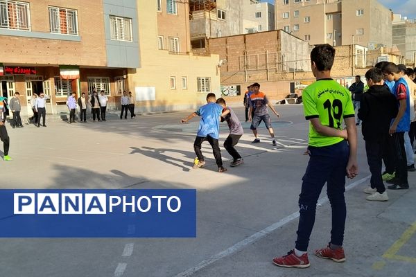 برگزاری مسابقه فوتسال بین مدرسه‌ای بین دبیرستان ابوریحان بیرونی و فرهنگیان نیشابور 