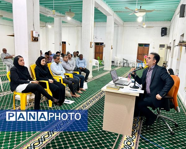 مراسم تجلیل از فرهنگیان بندر گروگ سیریک