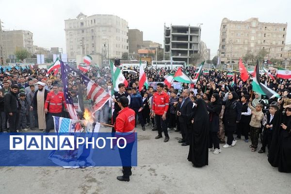 حضور پرشکوه دانش‌آموزان کهریزک و باقرشهر در راهپیمایی ۱۳ آبان