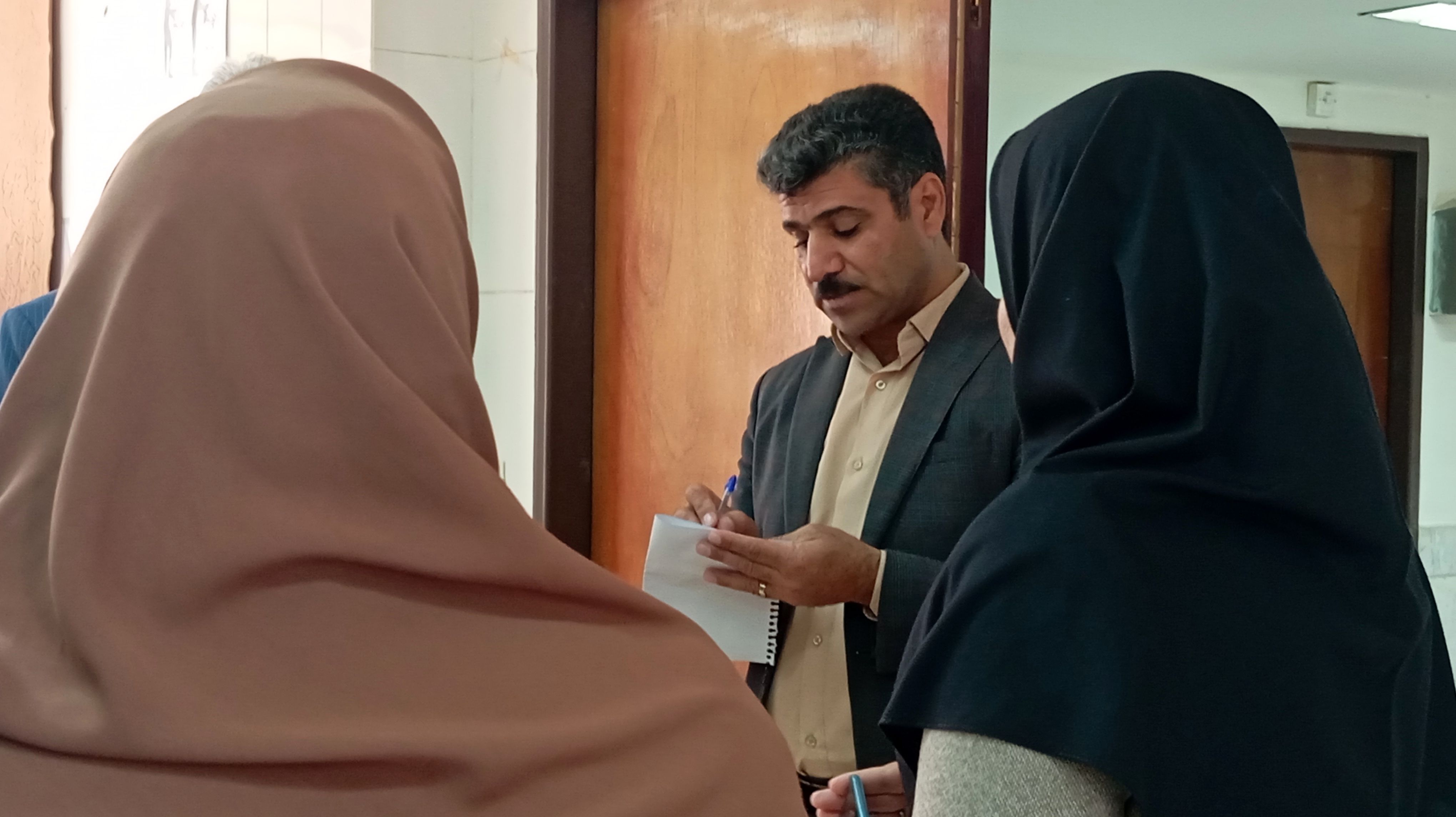 پایش میدانی رئیس اداره فنی و حرفه‌ای استان از هنرستان حضرت زهرا (س) بن