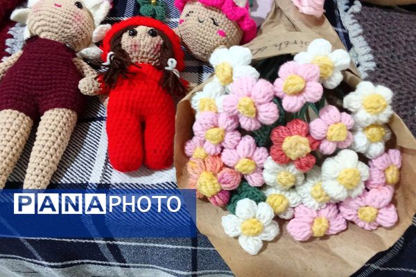 از سنت تا خلاقیت، برگزاری نمایشگاه صنایع دستی یلدا در دبیرستان توحید یک