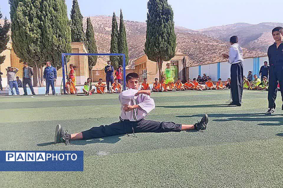 آغاز المپیاد درونمدرسهای دانشآموزان دیشموک همزمان با هفته تربیتبدنی
